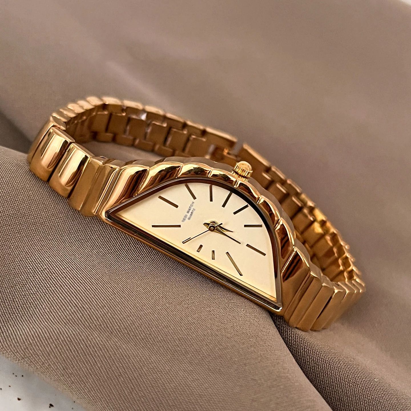 ساعات نسائية بتصميم عصري جديد، - مراجعة Analog Quartz Watch وسعره